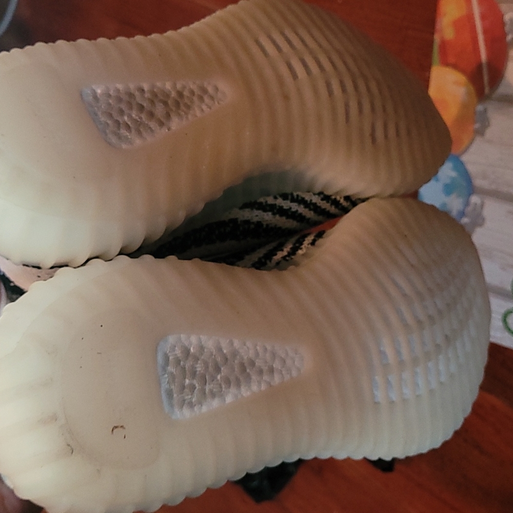 adidas Yeezes - Picture 4 of 5